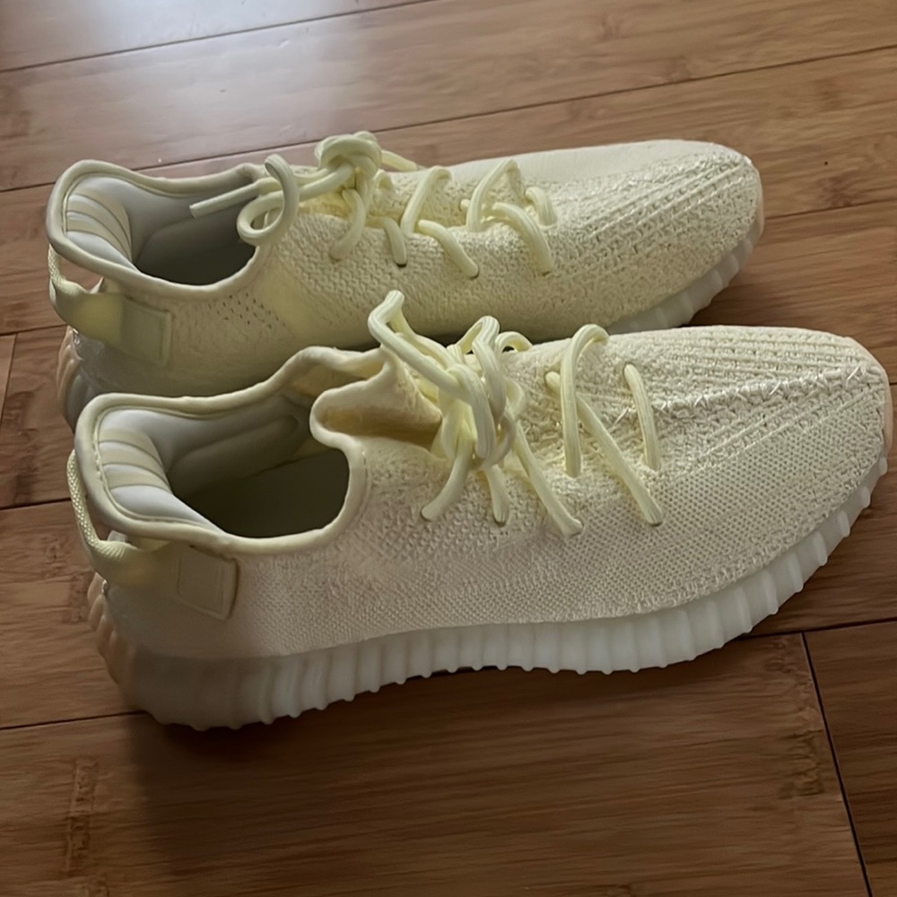Yeezy boost sneakers Mens size 8